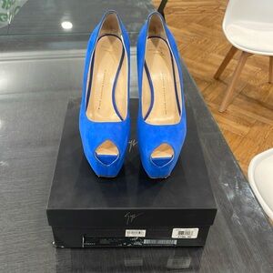 Giuseppe Zanotti Design Olanda Suede Blue Peeptoe Pumps. Size 38.5